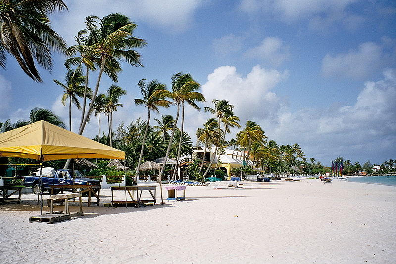 Antigua strand. Lej bil på Billeje.info