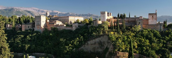 Alhambra i Malaga. Lej bil på Billeje.info
