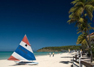Antigua strand. Lej bil på Billeje.info